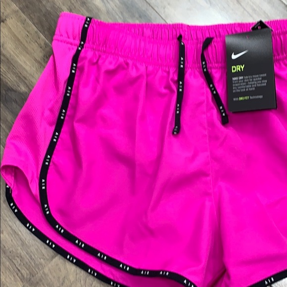 NIKE Women’s running shorts with Dri-Fit Technolog - Picture 3 of 12